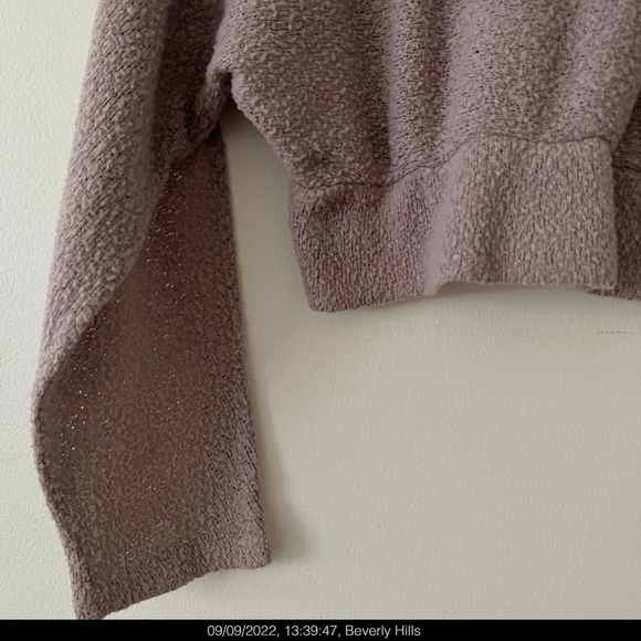 SOLD ♏️ UO Cropped Deep V Boucle Sweater - Picture 8 of 14